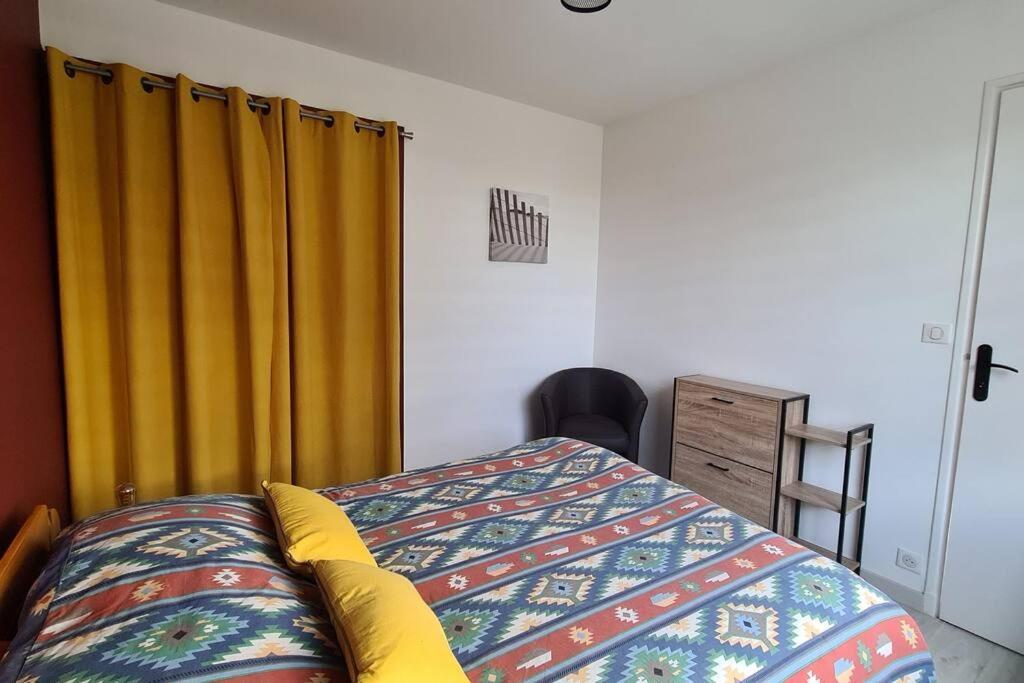 Maison 50 M De La Valentin Holiday home